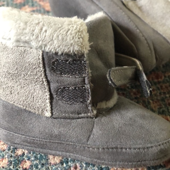 Baby moccasin style booties - Picture 6 of 8